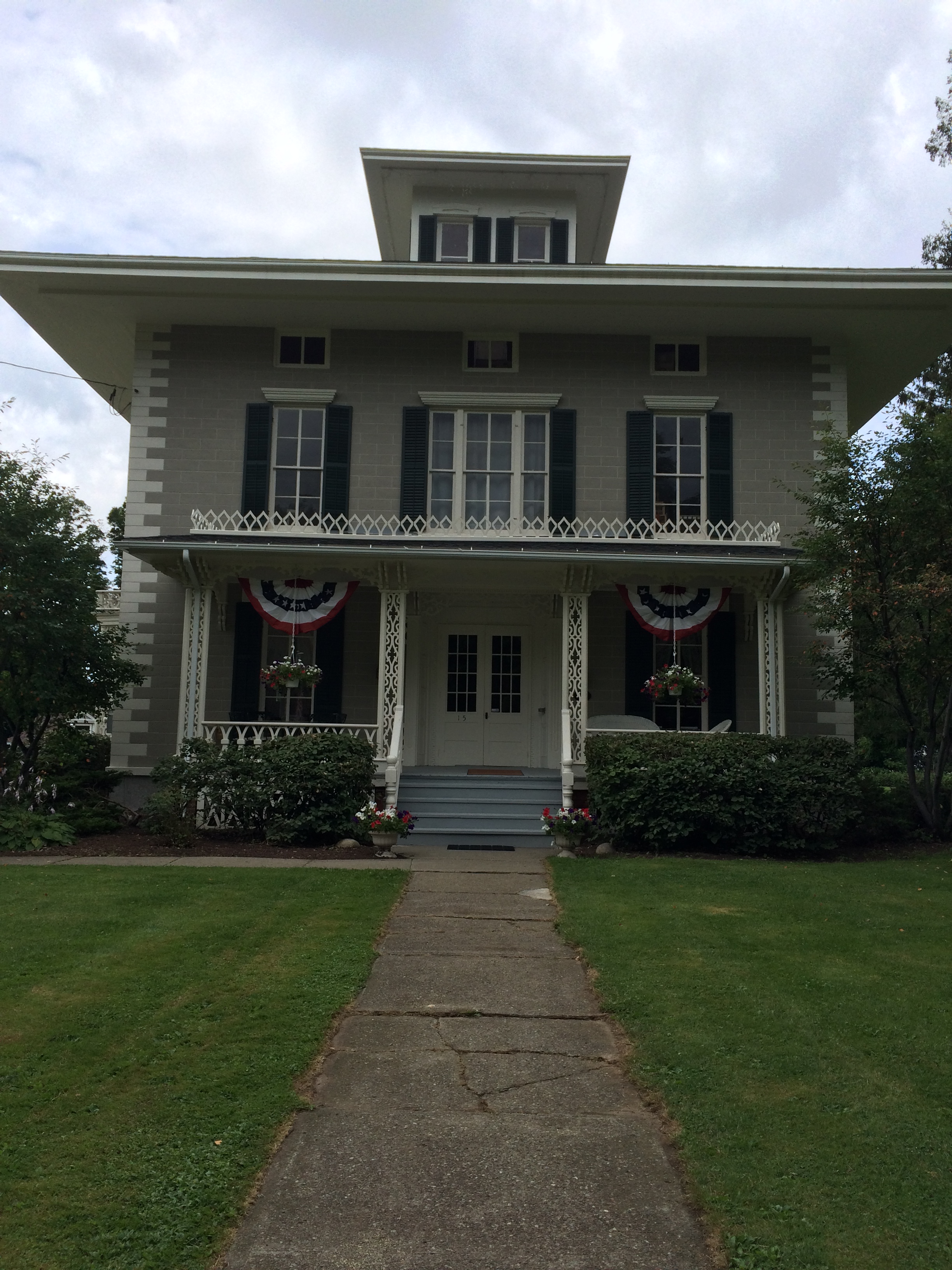 Larrowe House